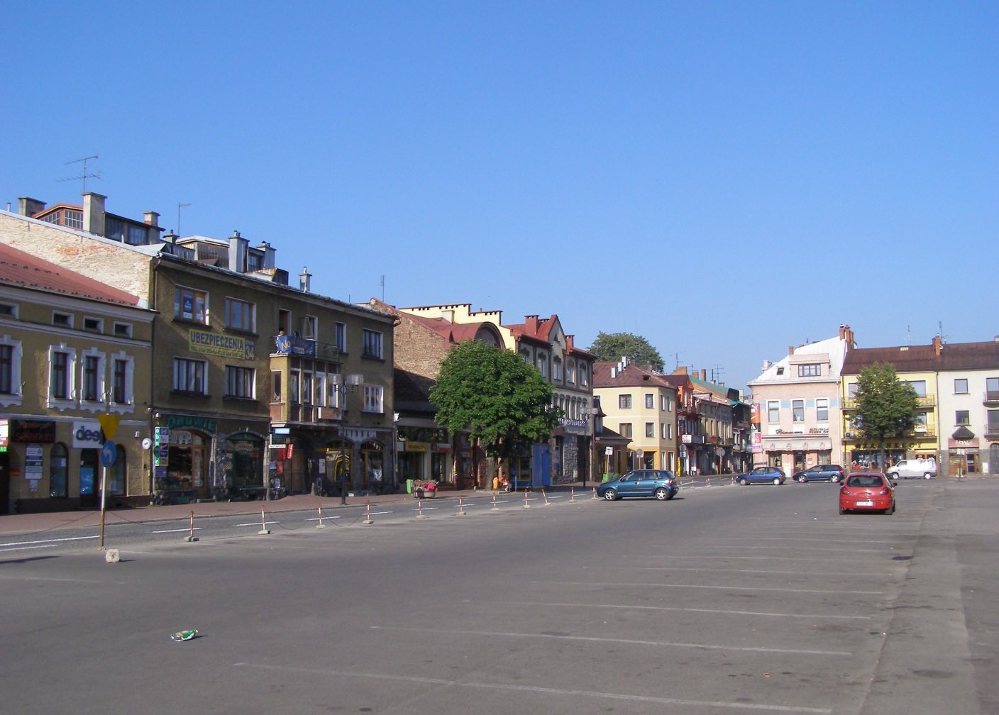 Rynek w Nowym Targu z kamienicami i ratuszem